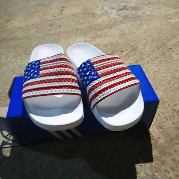TERLARIS Sandal adidas adilette / sandal santai / sneakers PROMO