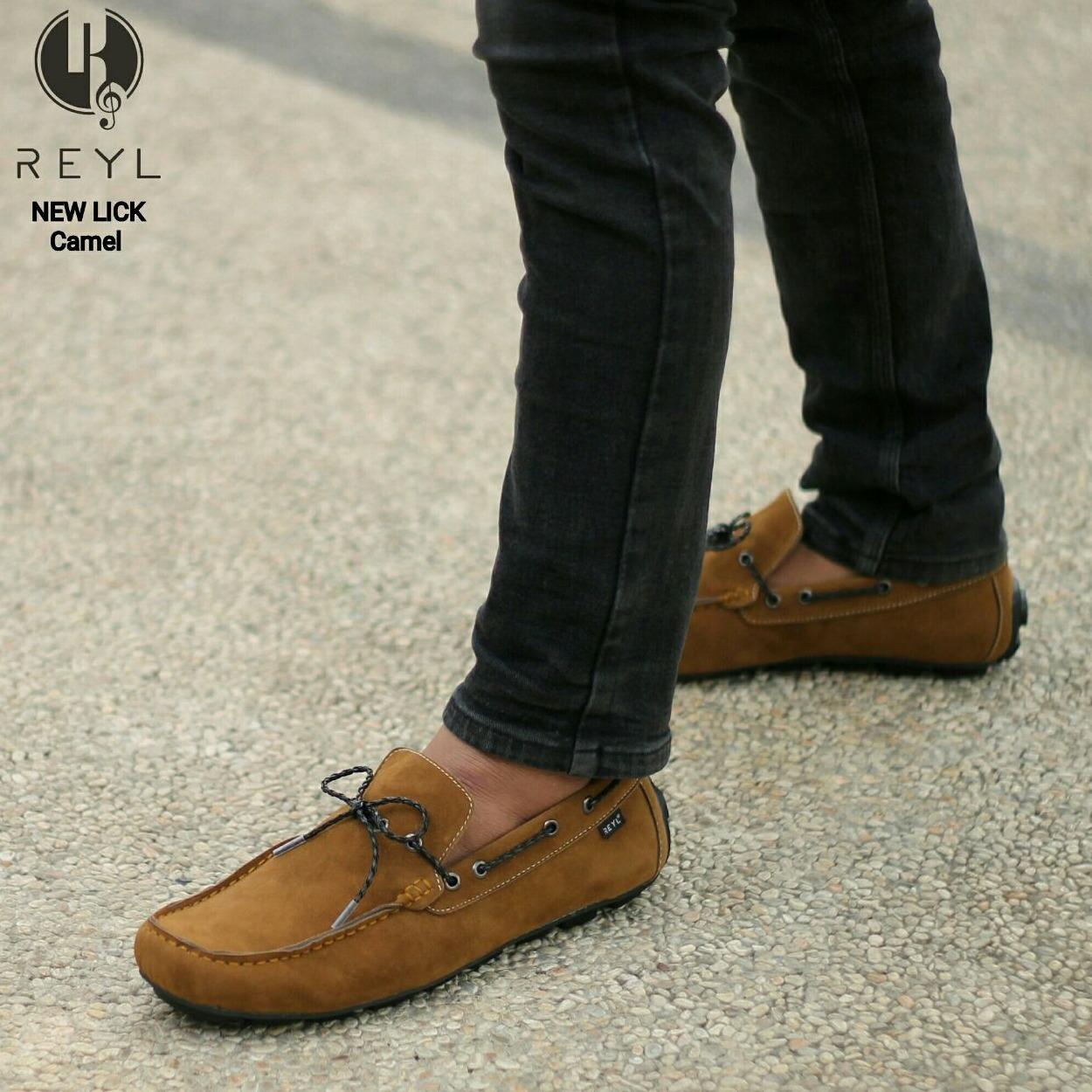 Sepatu Formal Pria Casual Bootss Sneakers Slip On Clarks Toyso Slip On Suede Tan