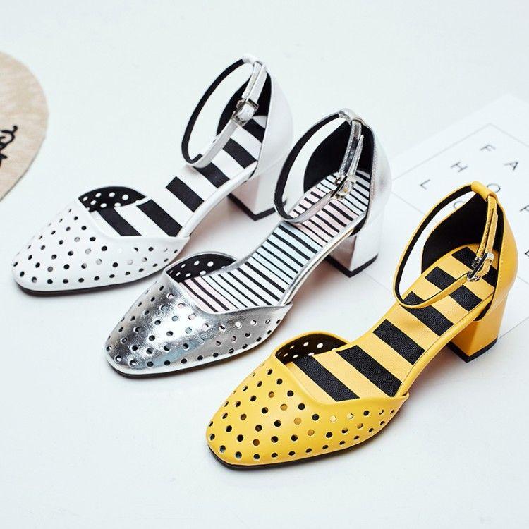 Sandal Musim Panas Sepatu Wanita Seksi Horizontal Sabuk Ukiran (Kuning)
