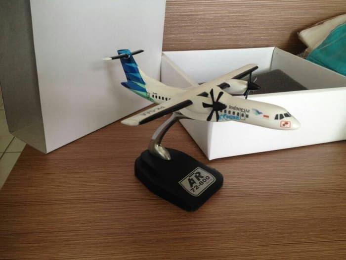 ((promo))     Miniatur pesawat ATR garuda indonesia Explorer