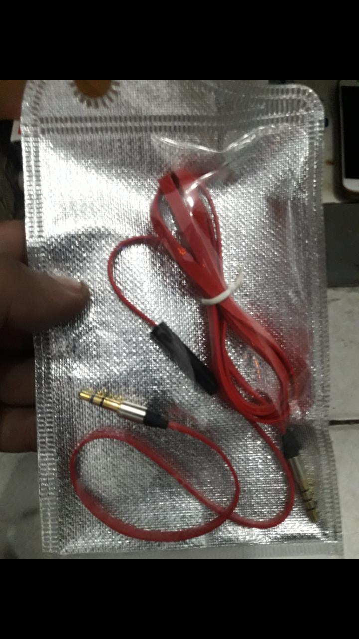 KABEL AUDIO HEADSET BEST QUALITY handsfree headphone cable mic original 3.5mm 3 garis ke 3.5mm 2 garis Ditengah kabel ada mic nya buat nelpon Kabel pengganti headset yg ada MIC nya Bisa buat nelpon dan musikan ORIGINAL produk