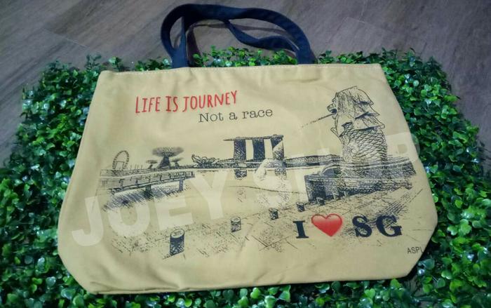 PROMO!!! Tas Souvenir oleh oleh Singapore Life is Journey warna coklat - d7Hb6l