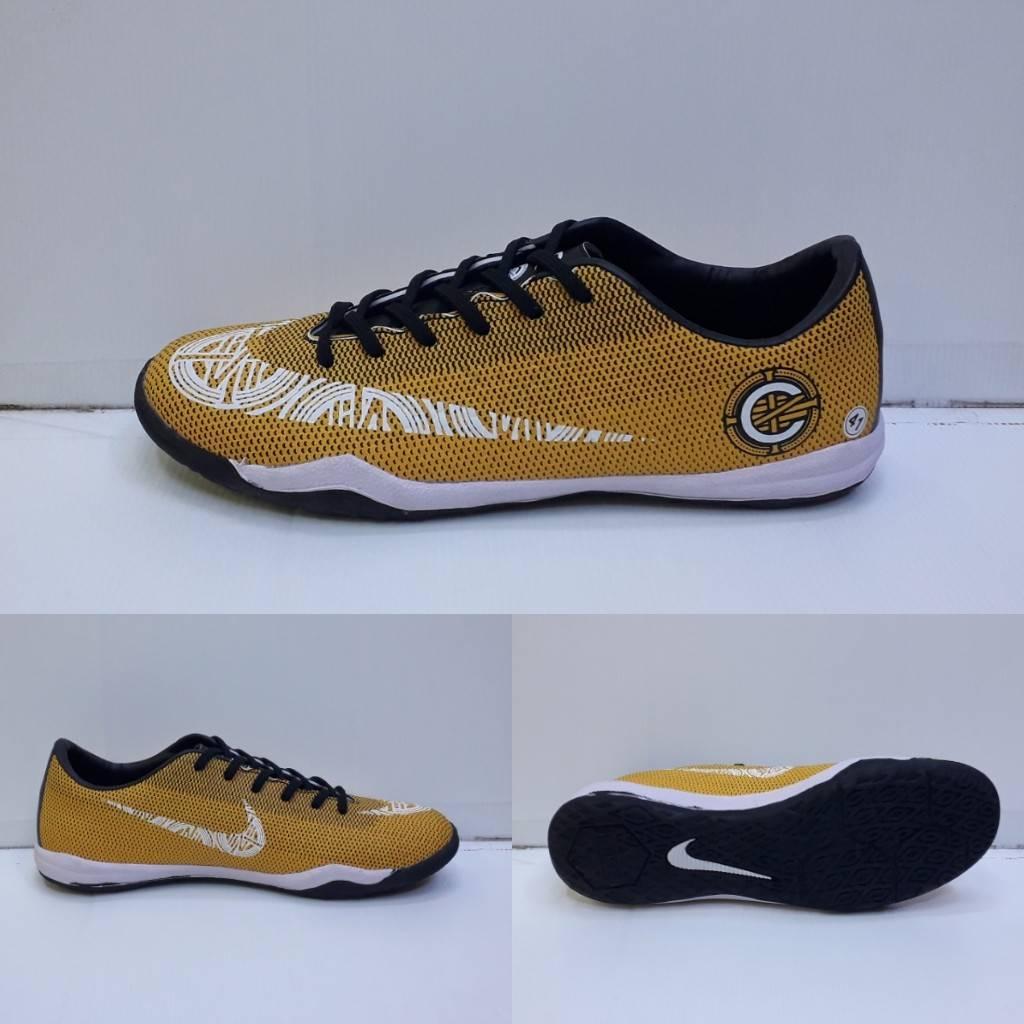 sepatu futsal pria premium (BISA BAYAR DI TEMPAT)