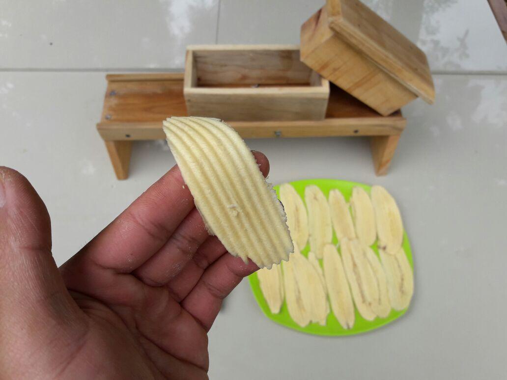 PROMO - Jual alat pengiris pemotong keripik singkong, pisang, kentang, ubi, talas, tempe, sukun dsb serbaguna kayu jati BONUS 2 PISAU (sedang) Model Pasah