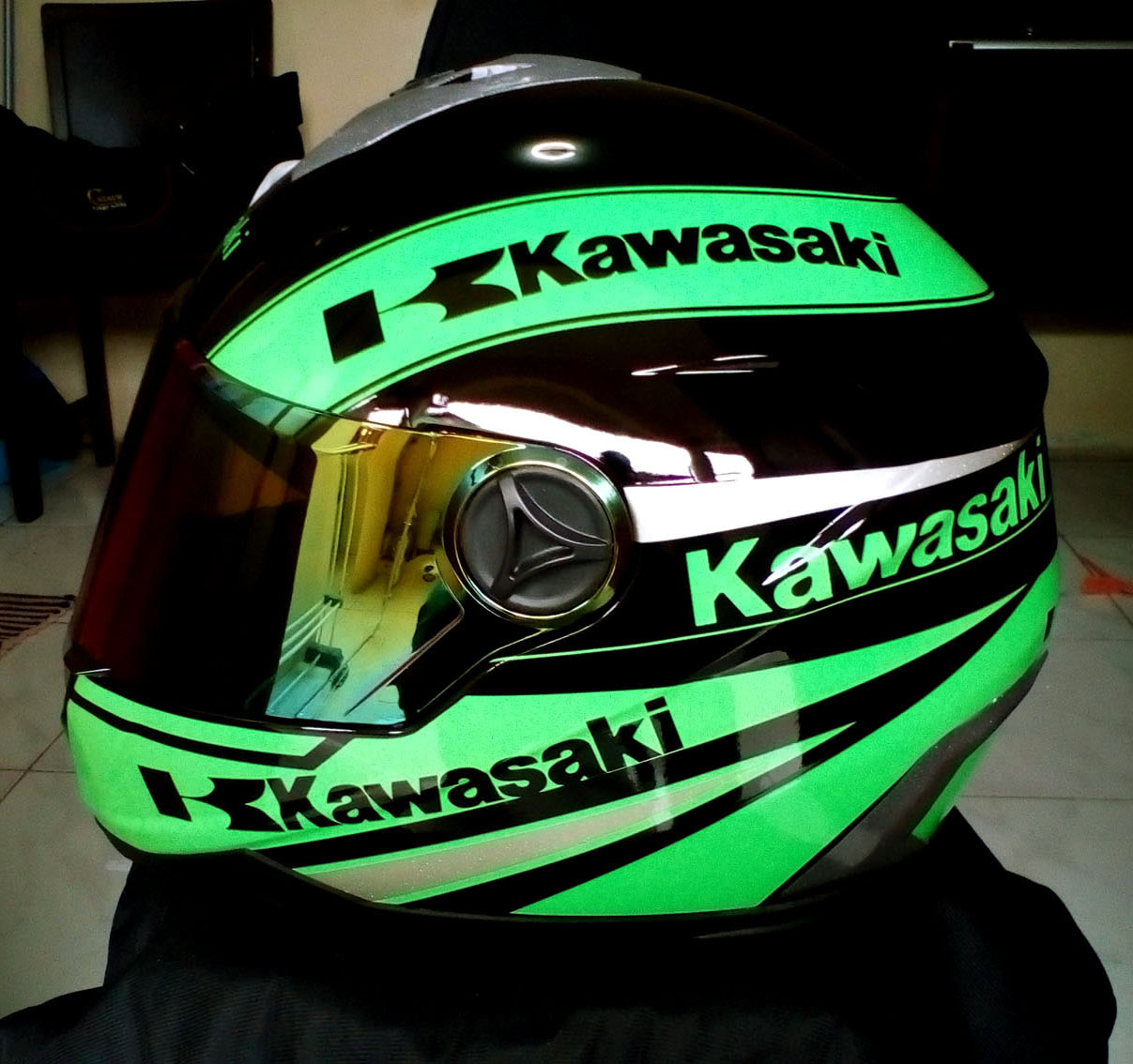 Kawasaki full face helm import, size M, planting logo (not sticker), without box Harga 1,390,000 rupiah*Gratis Ongkir