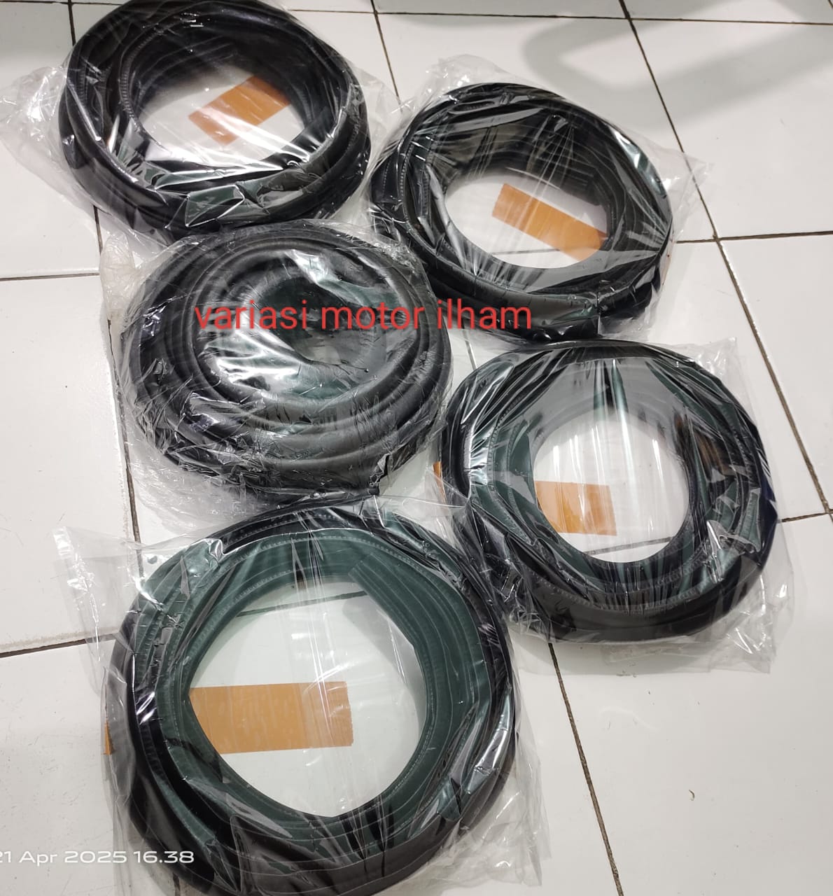 Rubber Balloon Body Door Rubber Trunk Soluna Universal 1Set / 5Pcs Harga 159,000 rupiah*Gratis Ongkir