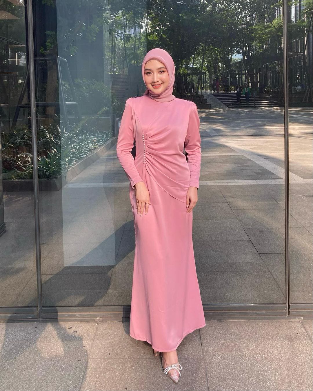 dress bahan satin referensi model custom made dress Bahan satin Proses Pre-Order Jahit  (Pesan dl br dijahit) Bisa request Warna : Scuba ready 25warna Bisa  request Size : XS-6XL (anak juga bisa) Bisa request Model :