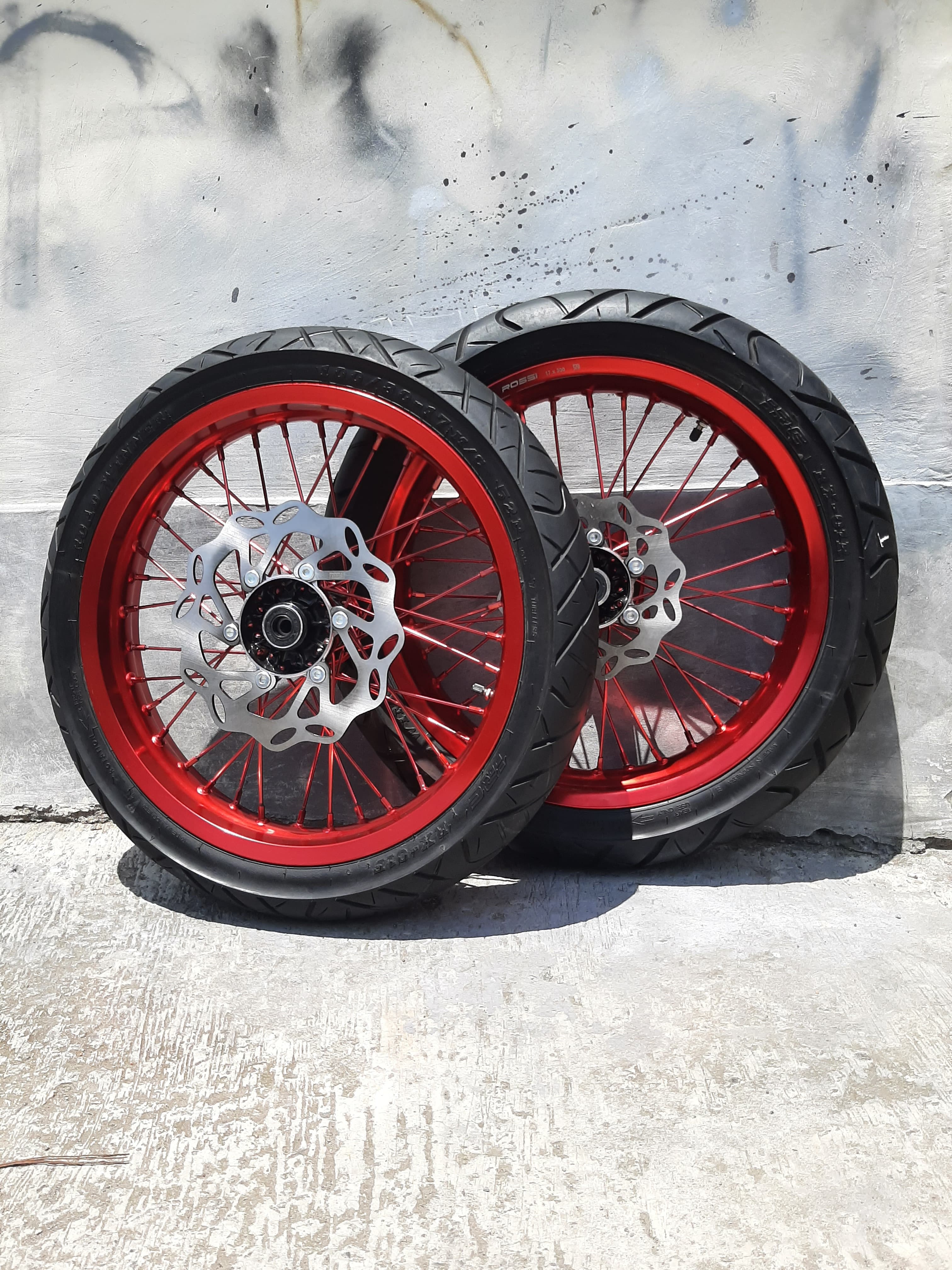 Velg Set Supermoto KLX 250/300 Bonus Piringan Cakram PNP D-Tracker Ring 17 Harga 1,925,000 rupiah*Gratis Ongkir