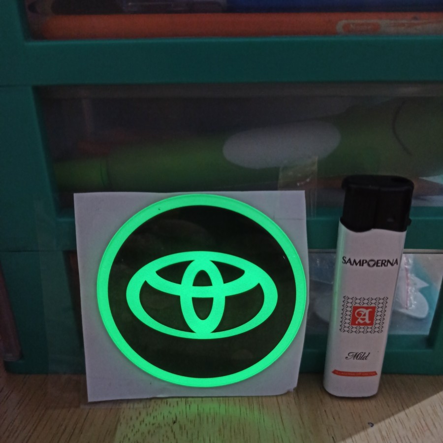 Aksesoris eksterior mobil stiker logo emblem honda toyota bercahaya Glow in The Dark Neon Hijau timbul sticker Luminous otomotif keren Harga 45,000 rupiah*Gratis Ongkir