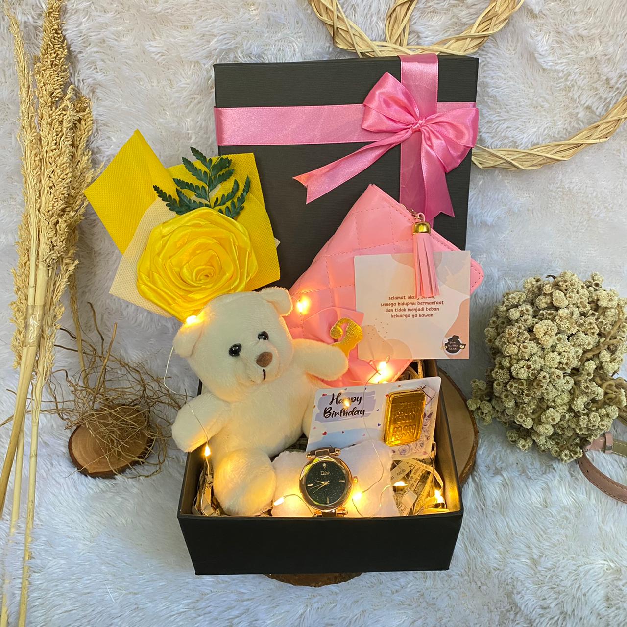 Hampers Valentine Paket Kado Premium Ulang Tahun Anniversary Hadiah Ultah untuk Pacar Cewek