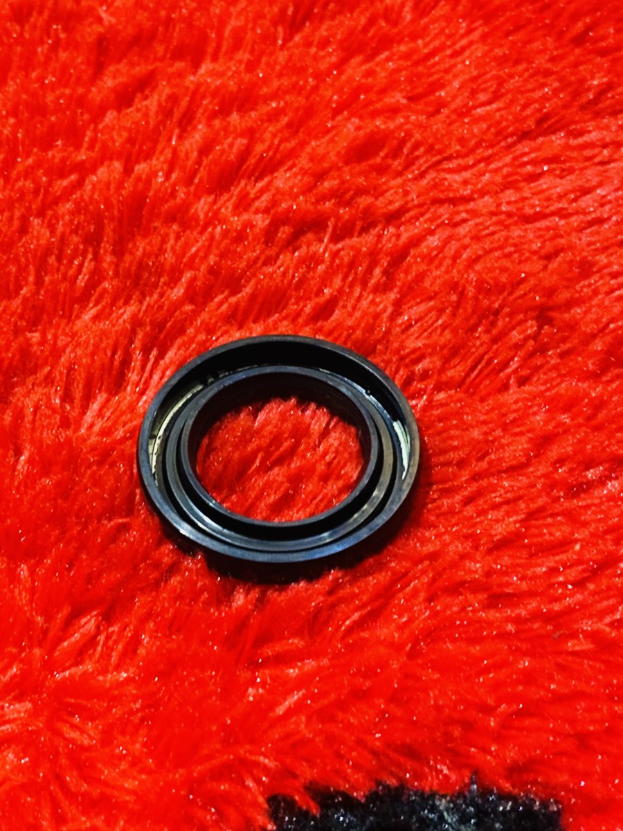 Seal Sil Roda Pelek Velg Tromol Depan Belakang Suzuki Satria F FU 150 Old Barong Facelift Karburator 2004 - 2016 FU FI Injeksi 2016 - 2021 GSX 150 Bandit Original Asli SGP Terlaris Harga 17,000 rupiah*Gratis Ongkir