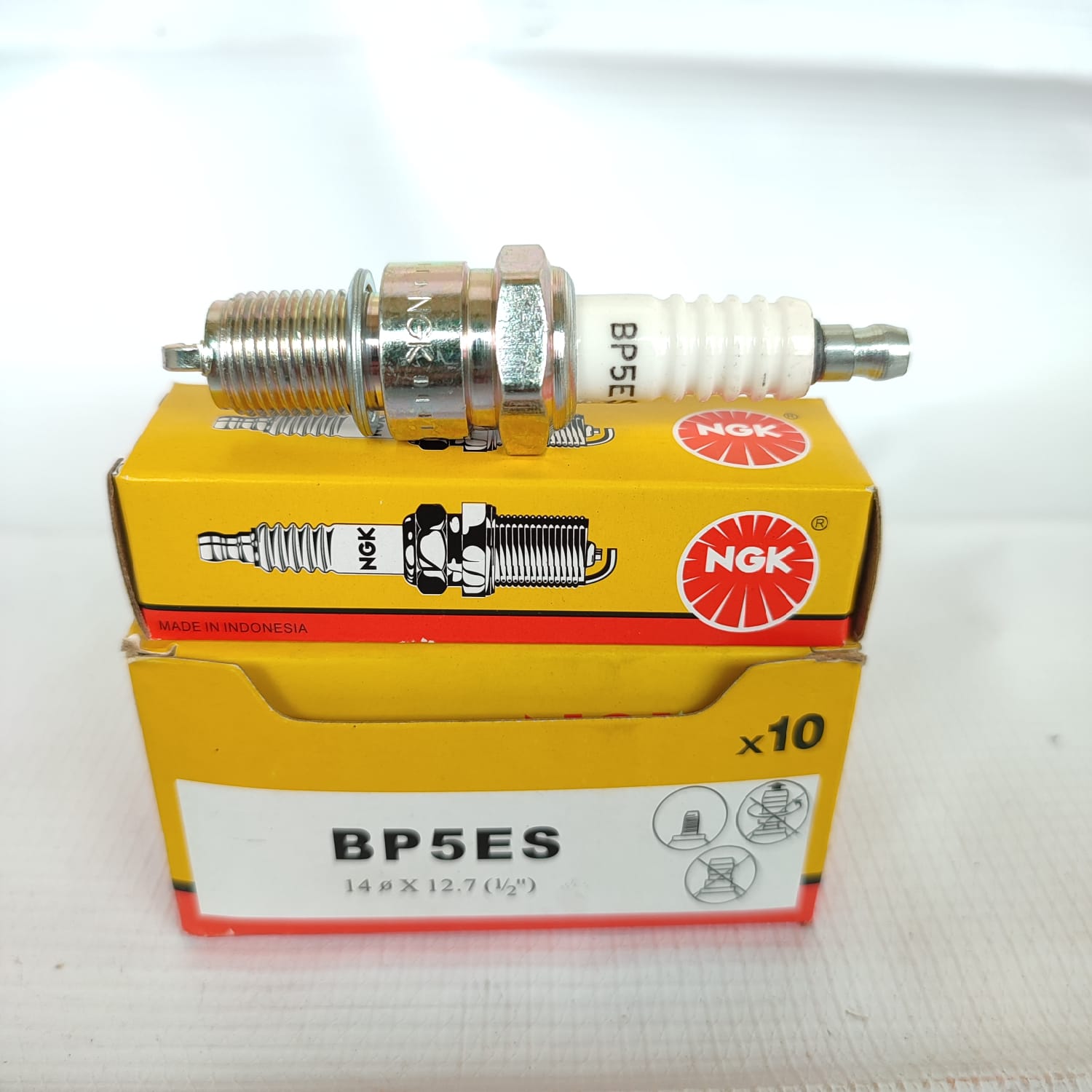 BUSI NGK BP5ES ( 2Tax Satria-R Ninja-R Mobil Toyota Kijang Suzuki SS ) Giá 8,500 Đồng*Miễn phí vận chuyển