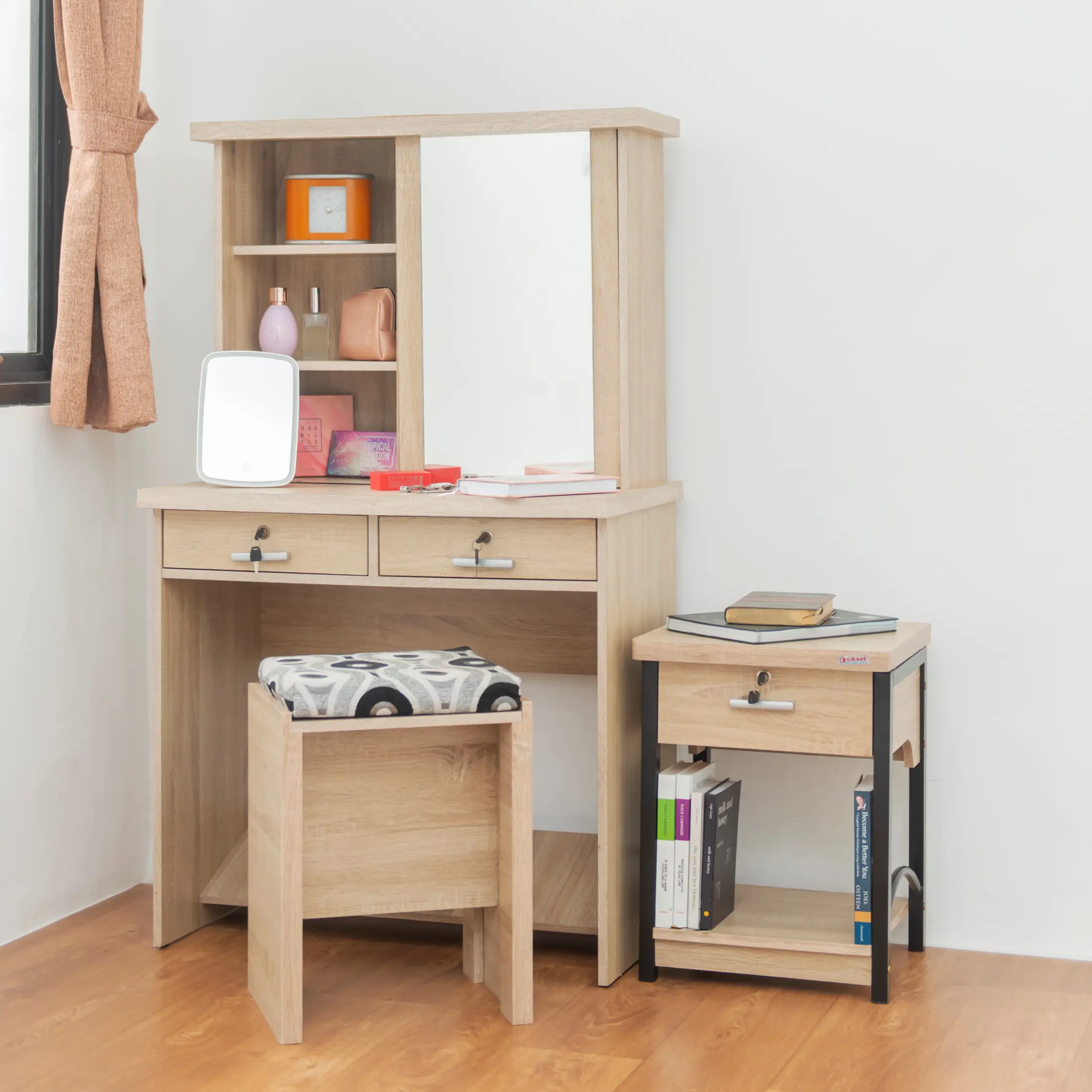 Meja Rias Minimalis Meja Makeup Meja Rias Putih Murah Laku Laris Terpercaya Dicari Bagus Mr G 01 Sliding Lazada Indonesia