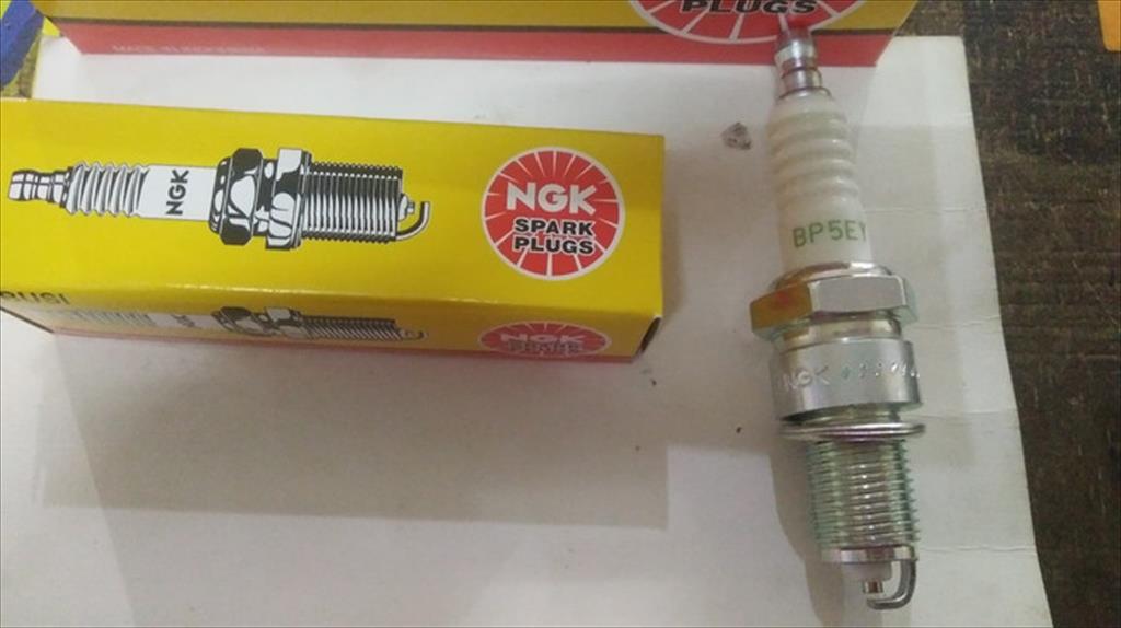 Busi Spark Plug Mobil Toyota Corolla AE 80 BP5EY NGK Asli Harga 27,614 rupiah*Gratis Ongkir