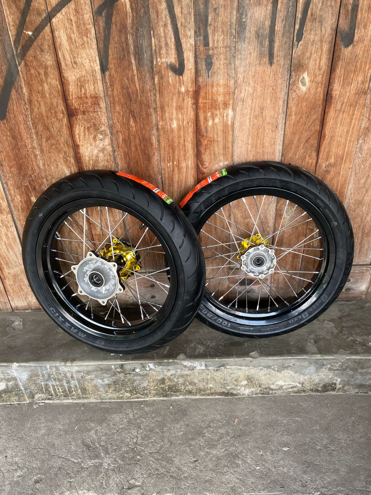 Wheelset Supermoto Yamaha WR 250/300 Roda Sumo WR155 Ban Maxxis Baru Ring 17 Harga 2,750,000 Ringgit*Penghantaran Percuma