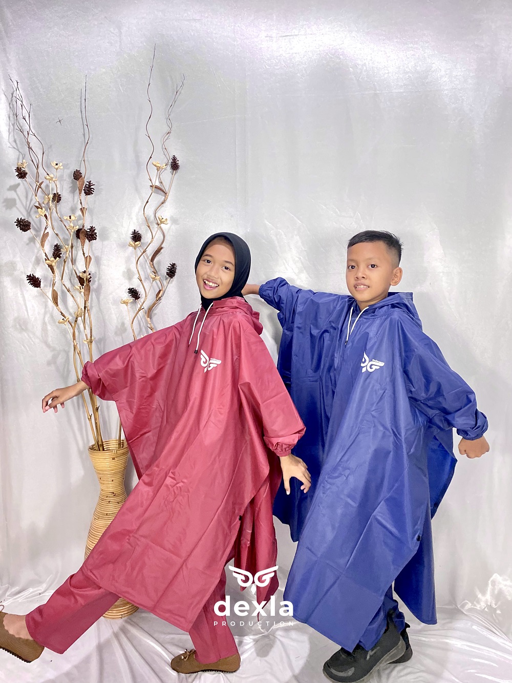 Children's Raincoat Bat Poncho + Anti-Seepage Pants by Dexla Harga 65,000 rupiah*Gratis Ongkir