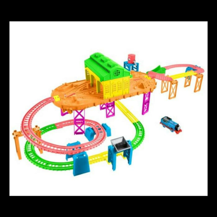 glow in dark thomas train set