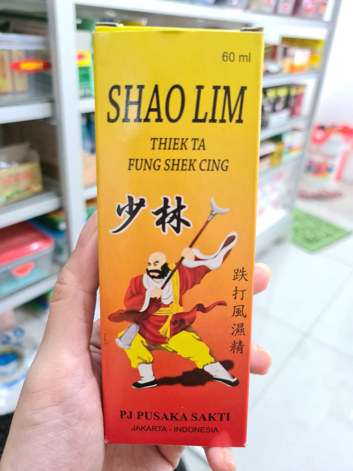 Sariq ayolni qamoqxonada ikki qoriqchi sikishdi.