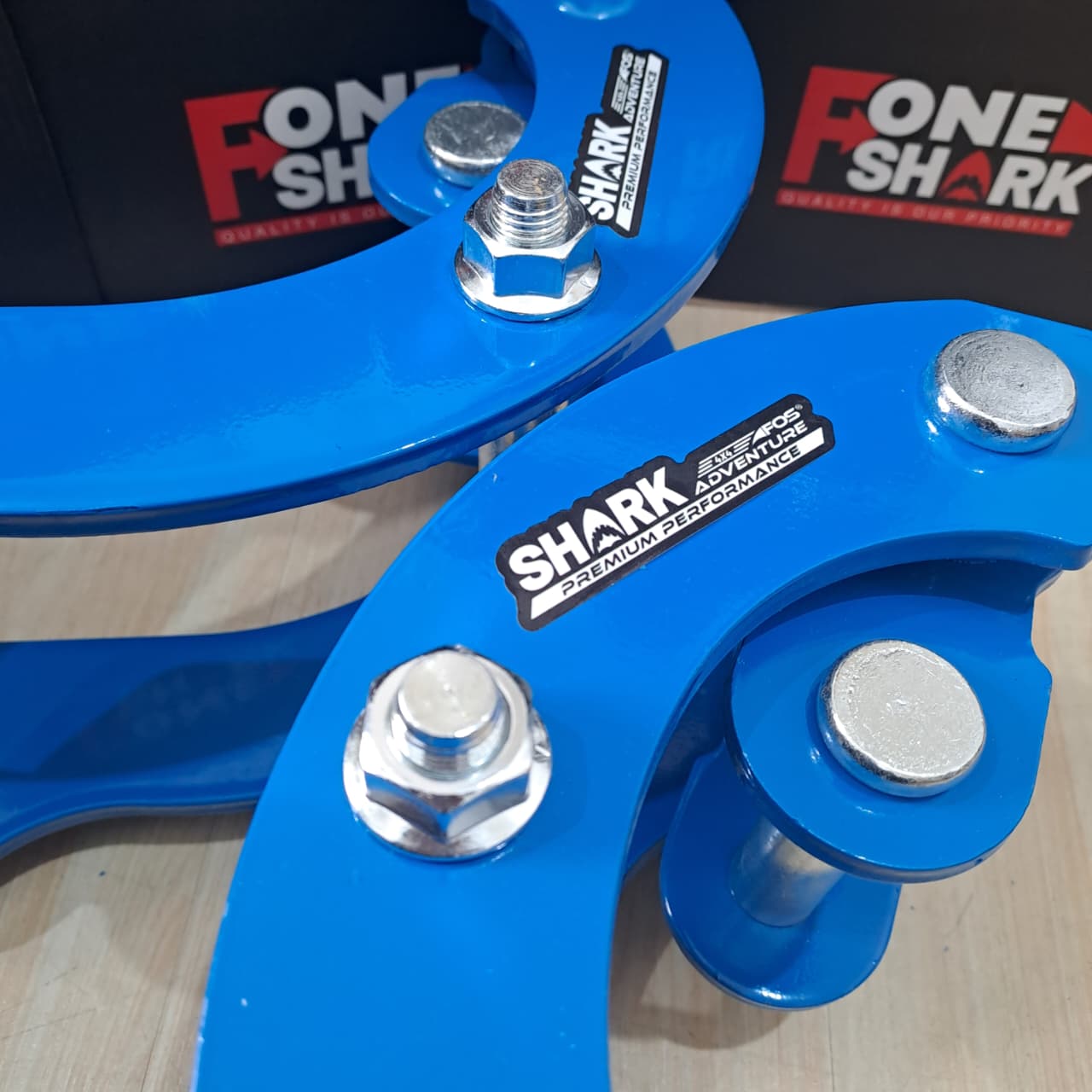 F-one shark FOS shackle earrings G comfort per leaf lift up rear Toyota Hilux Vigo original Harga 1,350,000 rupiah*Gratis Ongkir
