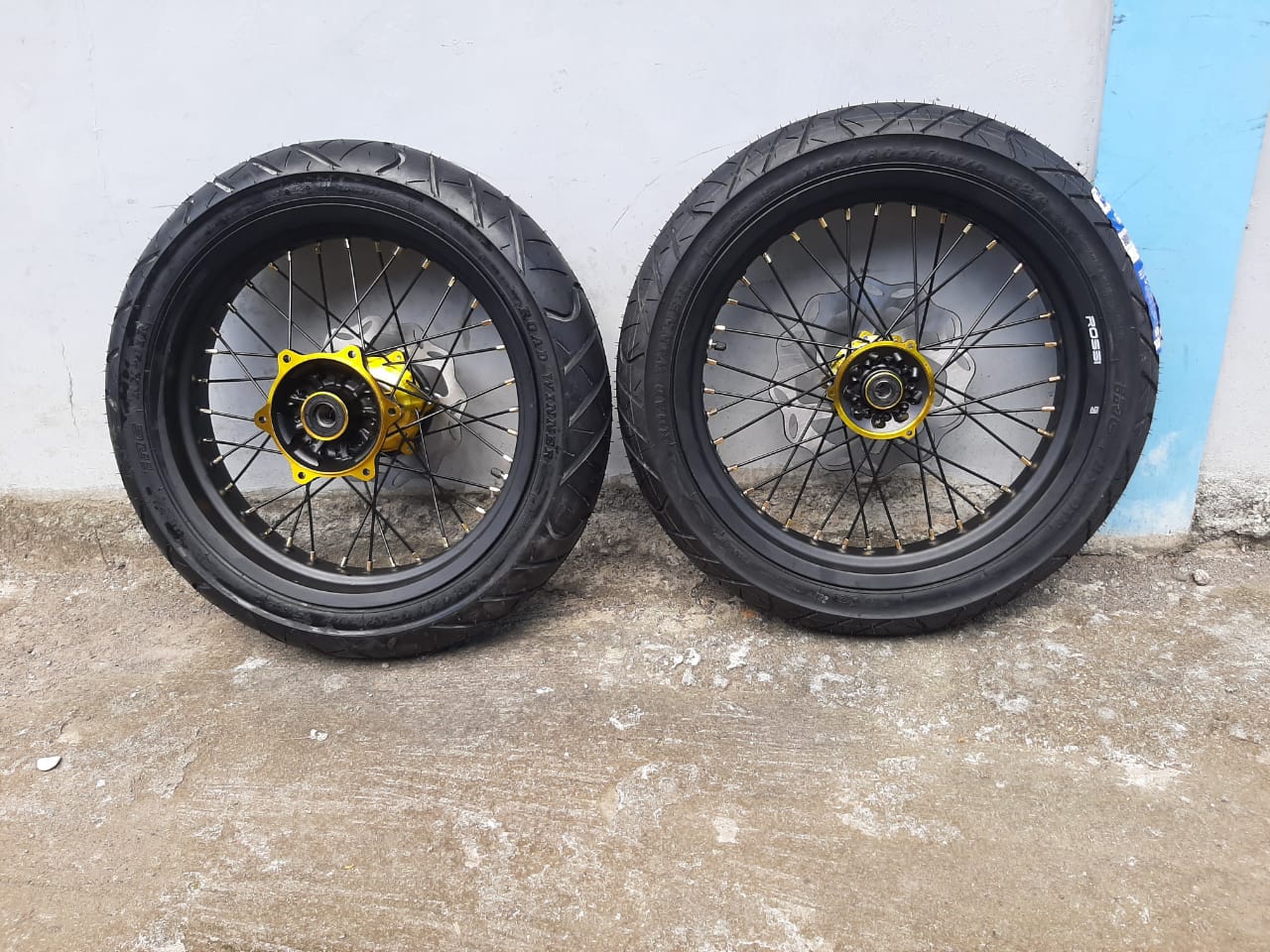 RODA SET YAMAHA WR 155 SUPERMOTO BAN WR 155 SUMO PNP SIAP PASANG Harga 2,800,000 Ringgit*Penghantaran Percuma