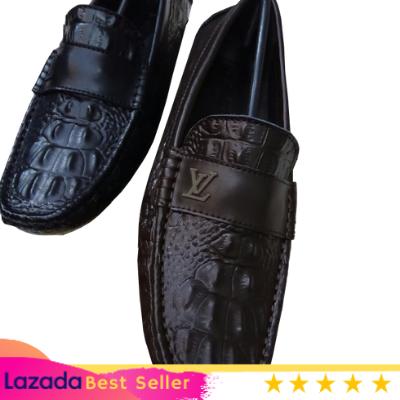 Jual authentic sepatu pria kulit sneakers louis vuitton mulus lv size 42 -  Jakarta Timur - Vito .collection