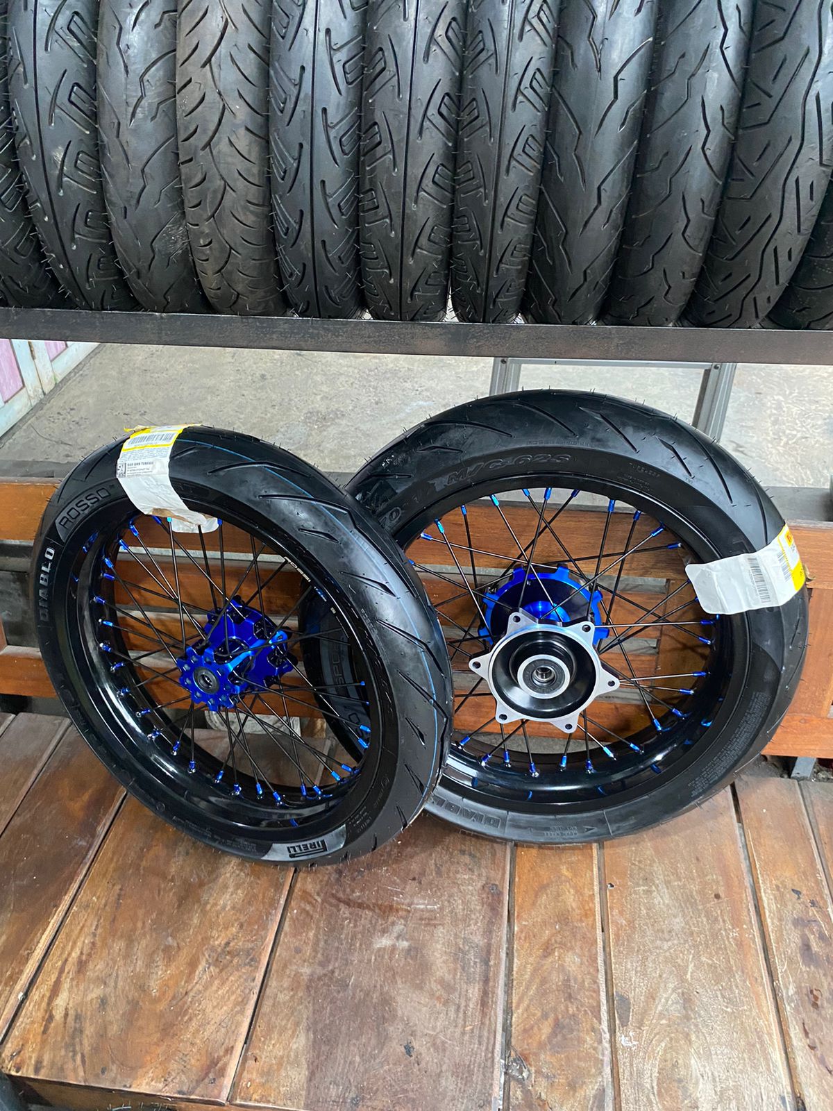Velg Supermoto CRF 300/350 Ban Pirelli WHEELSET SUMO Honda CRF 150 L Ban Firelli Ring 17 Harga 3,125,000 rupiah*Gratis Ongkir