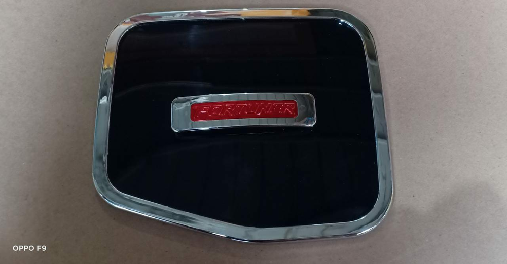 CE1-HYB-HFHM TANK COVER TOYOTA FORTUNER TANK COVER FORTUNER TUTUP BENSIN TOYOTA FORTUNER TUTUP BENSIN FORTUNER TUTUP TANGKI TOYOTA FORTUNER TUTUP TANGKI FORTUNER TUTUP TANGKI BENSIN FORTUNER HYBRID HITAM LOGO MERAH Harga 40,000 Ringgit*Penghantaran Percuma