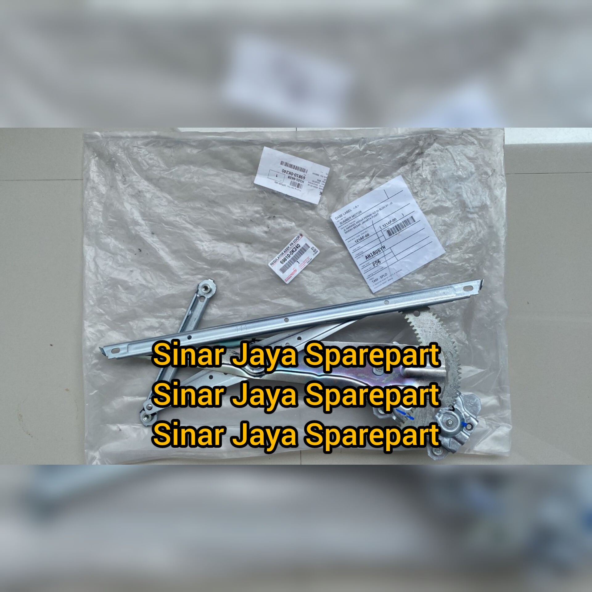 Original 69810-0k240 right side front glass regulator (manual) Hilux Revo 2.5cc Harga 950,000 rupiah*Gratis Ongkir