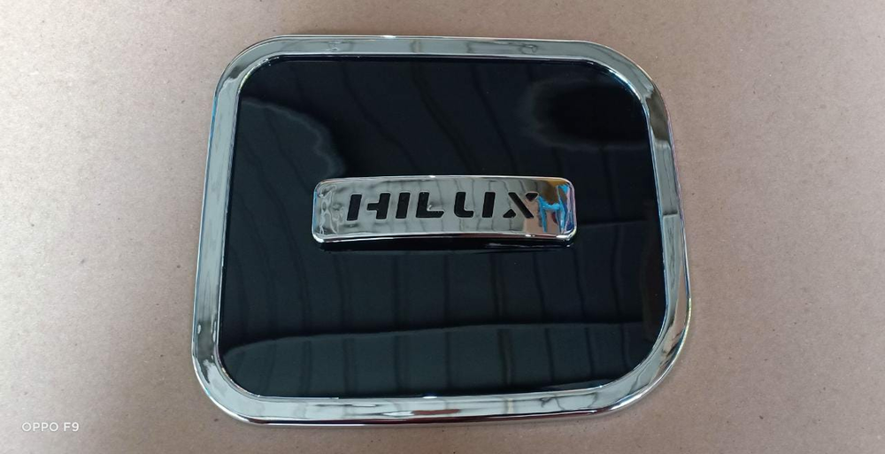 CE1-HYB-TH16MH TANK COVER GRAN NEW HILUX 16 TUTUP BENSIN GRAN NEW HILUX 16 TUTUP TANGKI TOYOTA GRAN NEW HILUX 16 TUTUP TANGKI BENSIN GRAN NEW HILUX 16 HYBRID HITAM LOGO HITAM Harga 40,000 rupiah*Gratis Ongkir