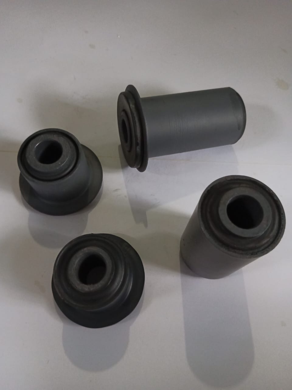 Bushing Silent atau Bosh Per Belakang/Depan Toyota Dyna Saurus HT 110,125,130 dan Hino Dutro 110,130 / Dyna Rino BY-42,BU-30,BY-43,BU-303,WU-300,WU-340HT Giá 40,000 Đồng*Miễn phí vận chuyển