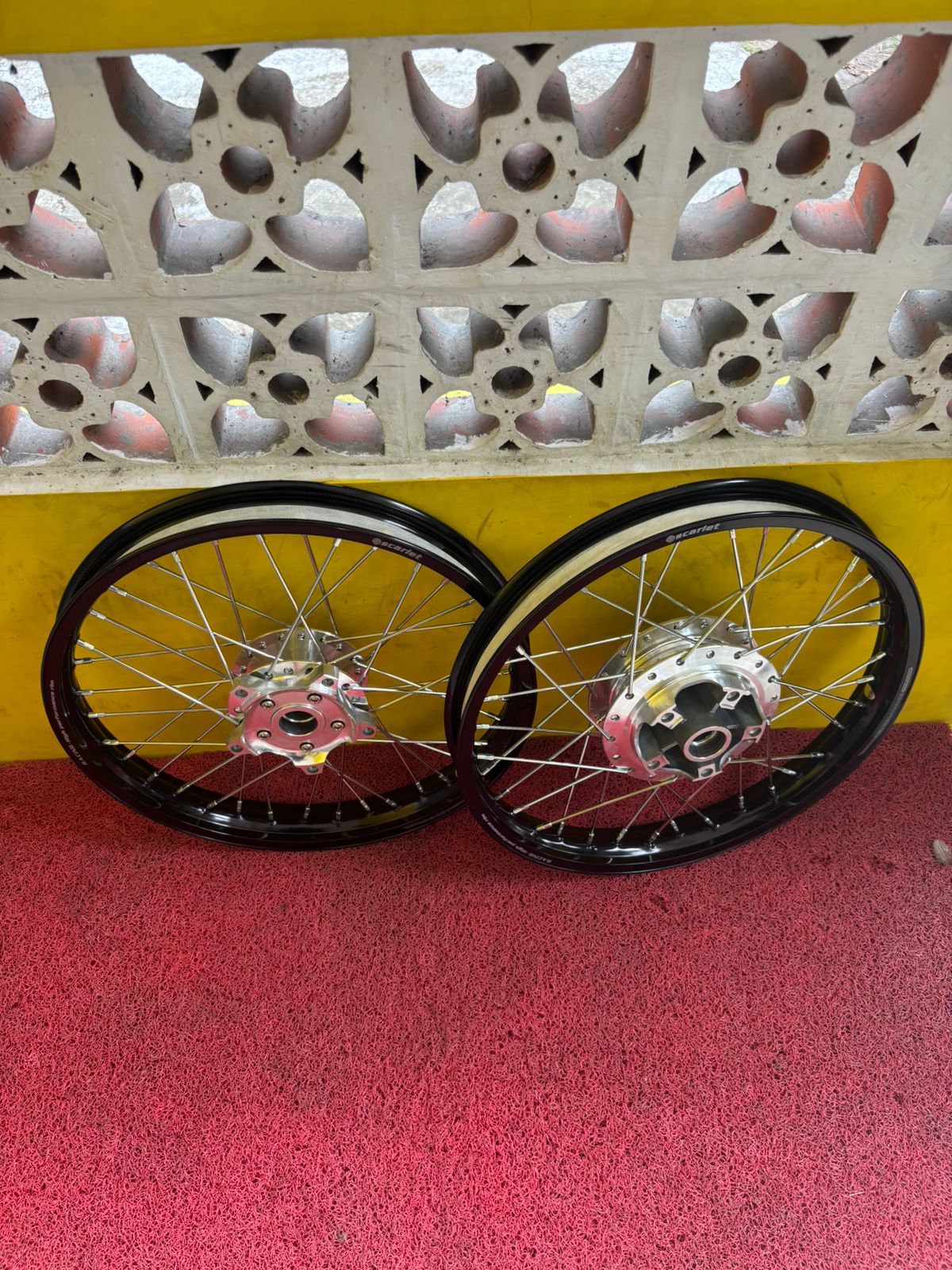 Velg MX King Jari Jari Ring 17 Sudah Di Stell Wheelset Ban Cacing YAMAHA MXKing 150 Tanpan Ban Harga  1,175,000 Ringgit*Penghantaran Percuma