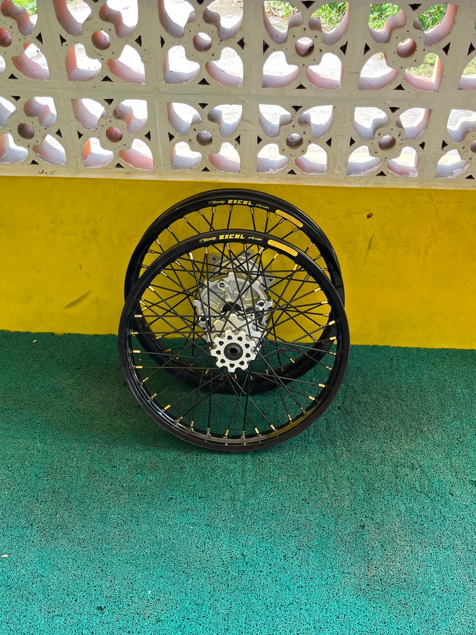Velg Semi Cacing CRF Custome Sticker Takasago Excel Asia Roda SUREX CRF Ring 17 Tanpa Ban Harga 1,335,000 Ringgit*Penghantaran Percuma