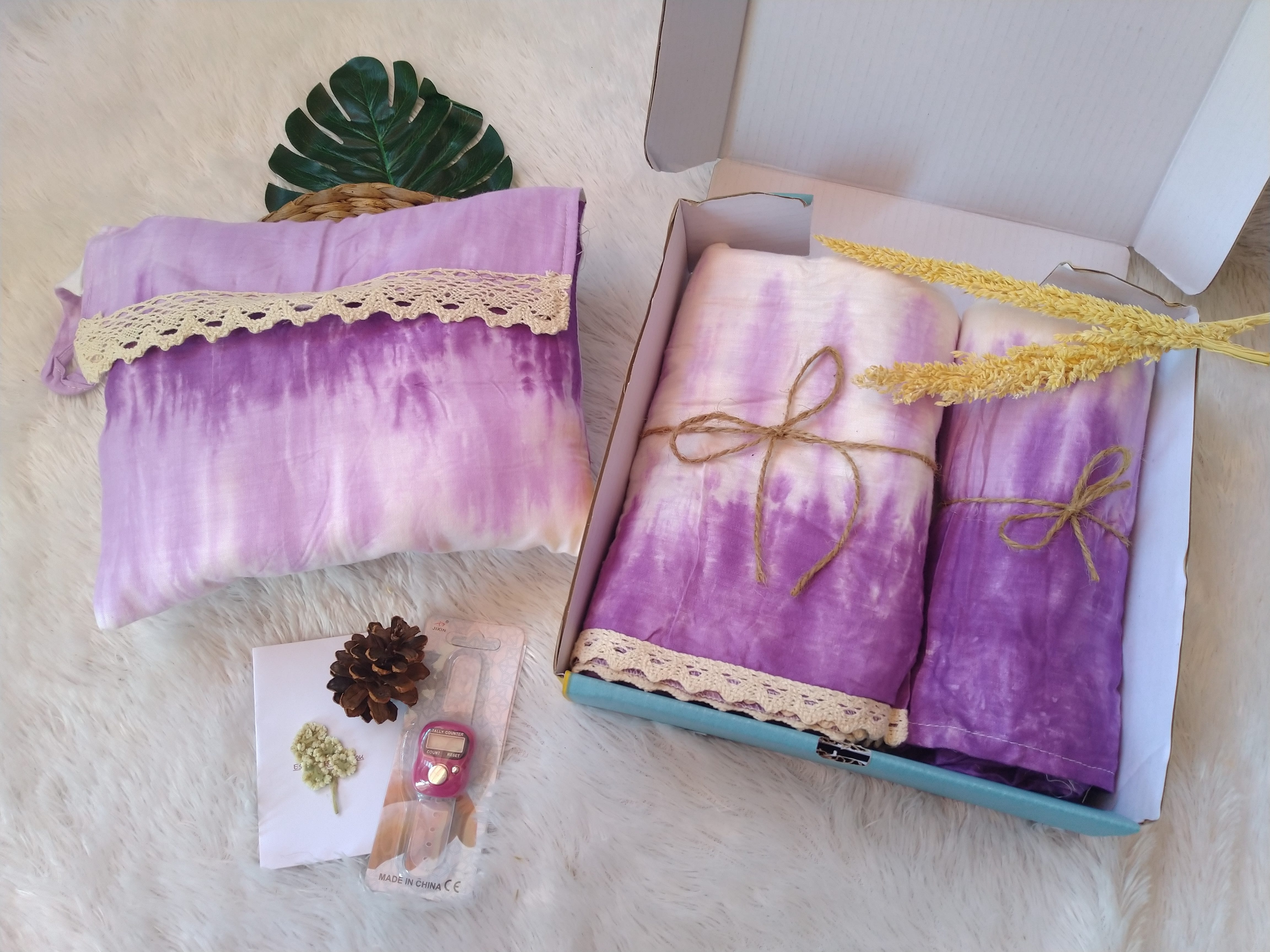 Paket Hampers Hempers hadiah box Parcel Mukenah Rukuh Telekung Rukoh Atasan Bawahan Free Tasbih Digita…