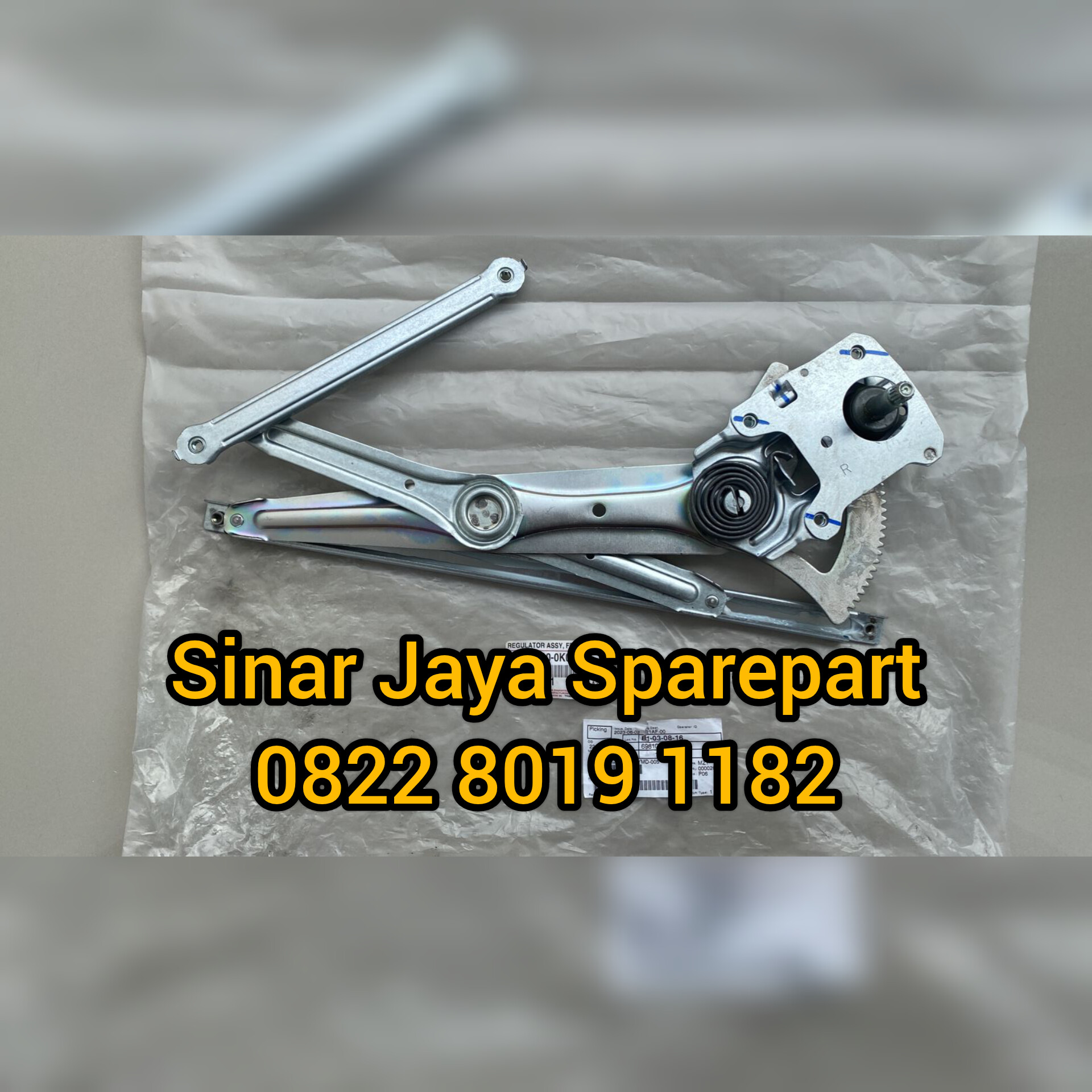 Regulator Kaca Bagian Kanan Hilux Bensin Single Cabin 2.0cc Original 69810-0K011 Harga 525,000 rupiah*Gratis Ongkir