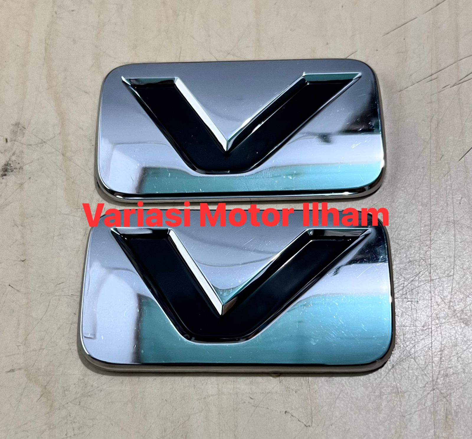EMBLEM TULISAN TIPE V ORIGINAL Harga 35,000 rupiah*Gratis Ongkir