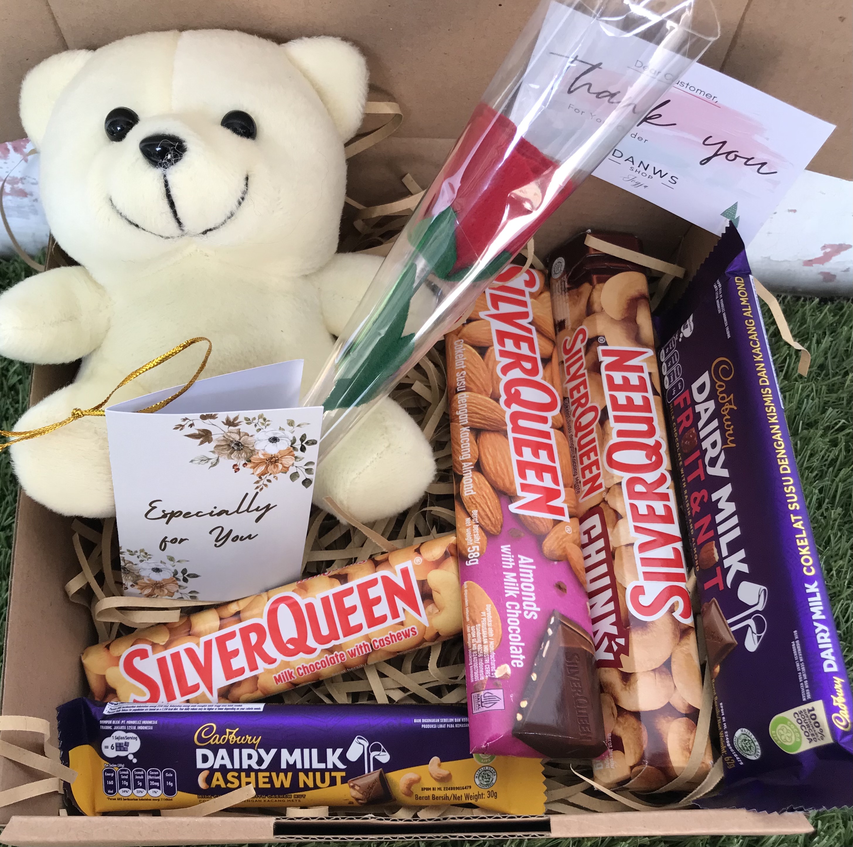 hadiah box hampers mini bear doll birthday, Valentine and wisuda hadiah
