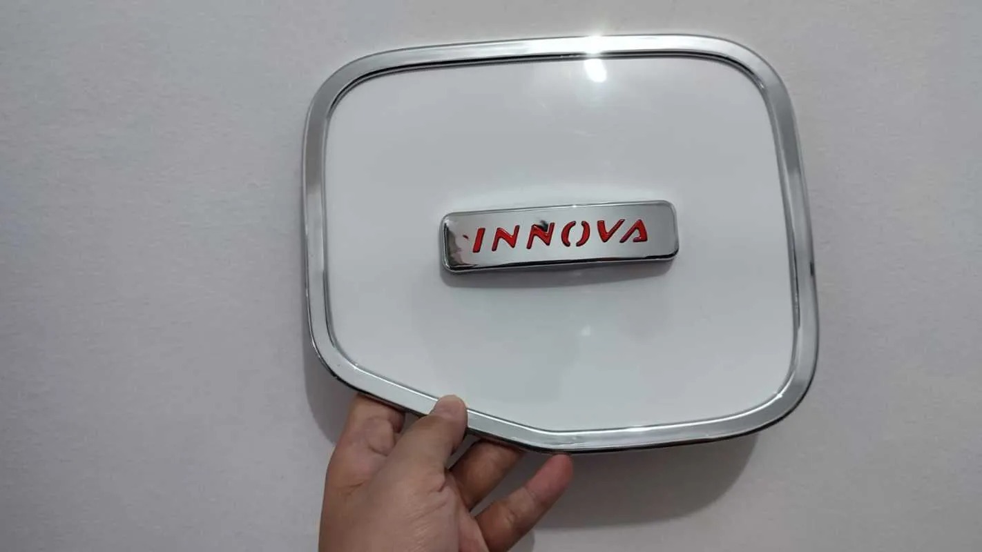 Toyota All New Innova reborn tank cover hybrid all new Innova Putih logo redtank cover Innova Tutup tangki all new Innova 2016 up Harga 62,500 rupiah*Gratis Ongkir