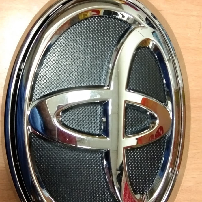 Emblem Toyota Fortuner VRZ front 2016 Harga 250,000 rupiah*Gratis Ongkir