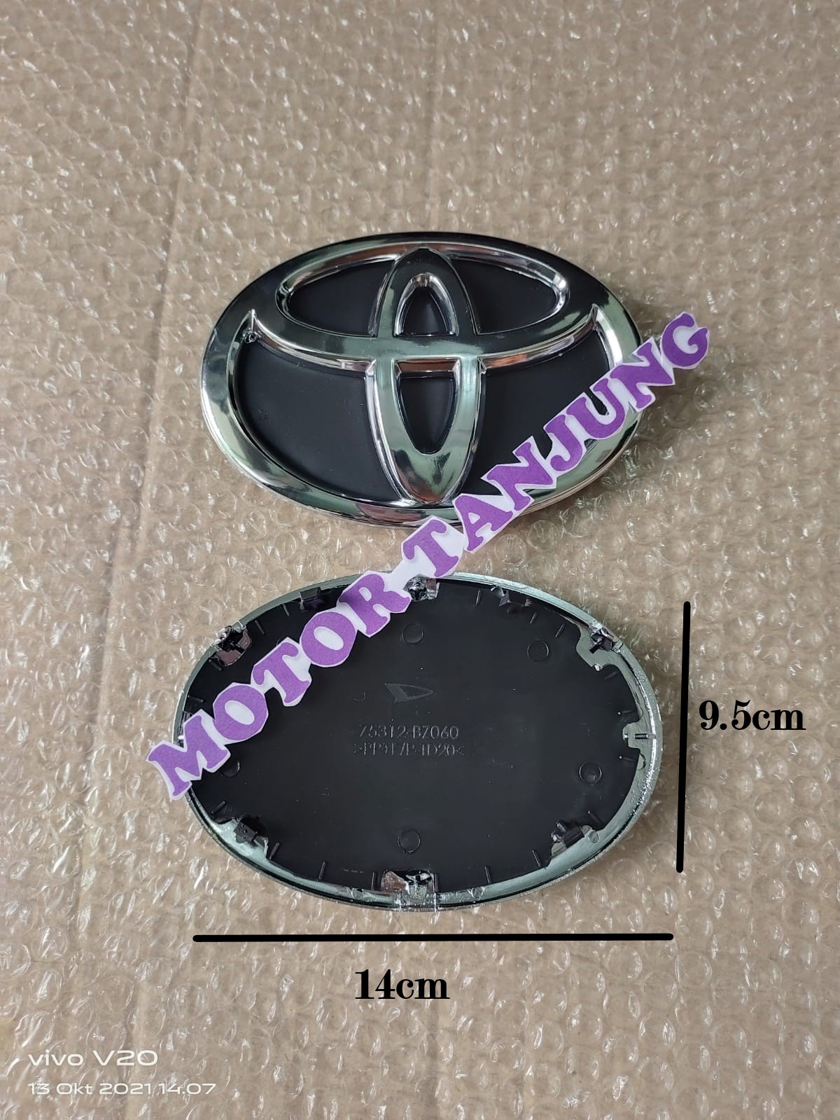 EMBLEM LOGO DEPAN AVANZA ALLNEW 2012-2014 plus breket hitamnya Harga 69,000 rupiah*Gratis Ongkir