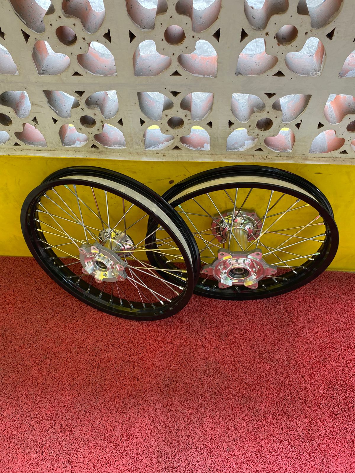 Velg Semi Cacing CRF 160 Rata Tromol Chrome Baru Ring 17 Murah Tanpa Ban Harga 1,395,000 Ringgit*Penghantaran Percuma