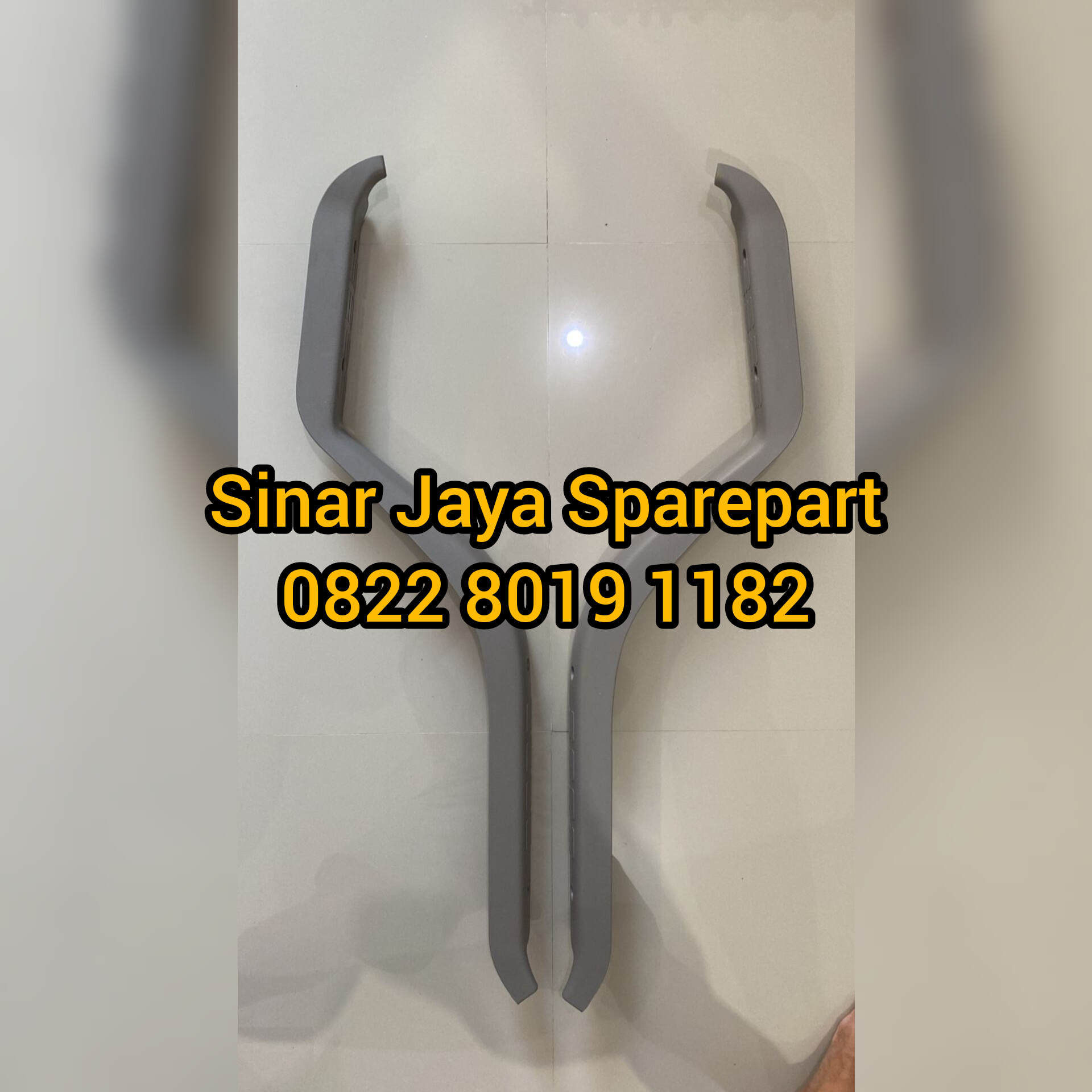 Penjepit Karpet Atau Jepitan Karpet Hino Dutro All Type Toyota Dyna Saurus All Type Original Harga 150,000 rupiah*Gratis Ongkir