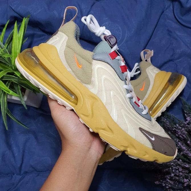 harga sepatu nike air max 270 react