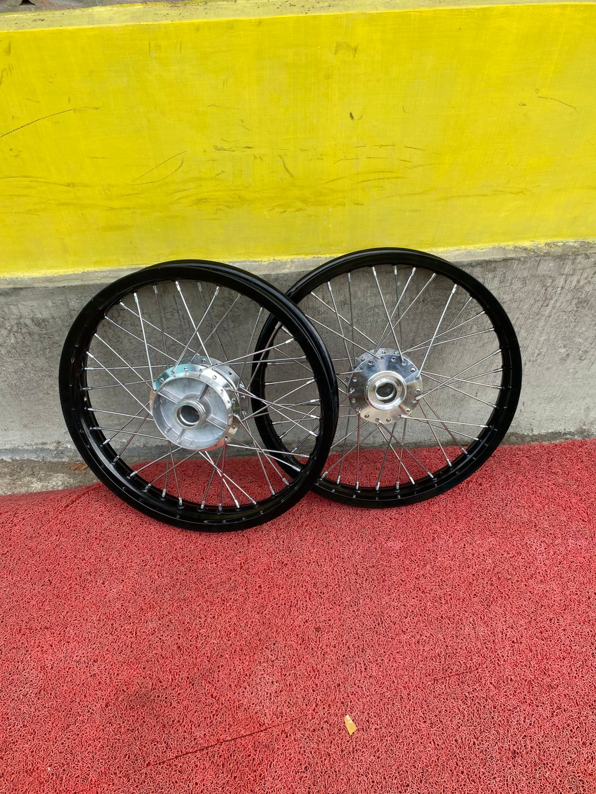Rakitan Velg Jari Jari New Jupiter MX Roda Set NJMX Ring 17 Tanpa Ban Ukur 160/185 Harga 1,234,000 Ringgit*Penghantaran Percuma