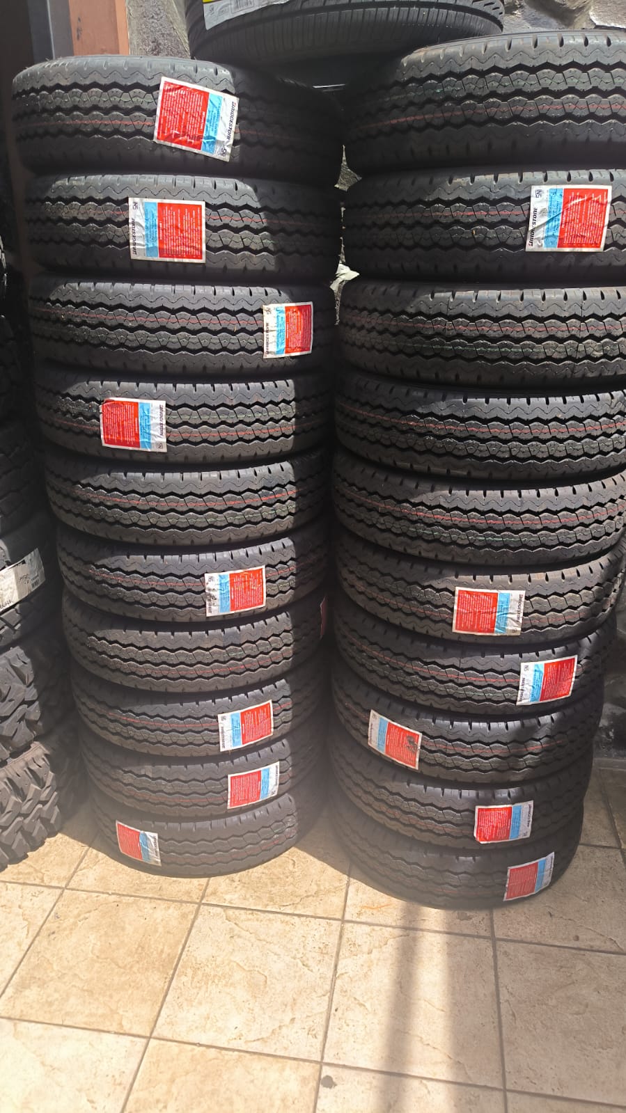 Bridgestone 165 R13 R623 Car Tires for Carry, Kijang Super, Gran Max, Apv, L300 Box, Minibus & Pick Up, Production Year 2023 Harga 680,000 rupiah*Gratis Ongkir