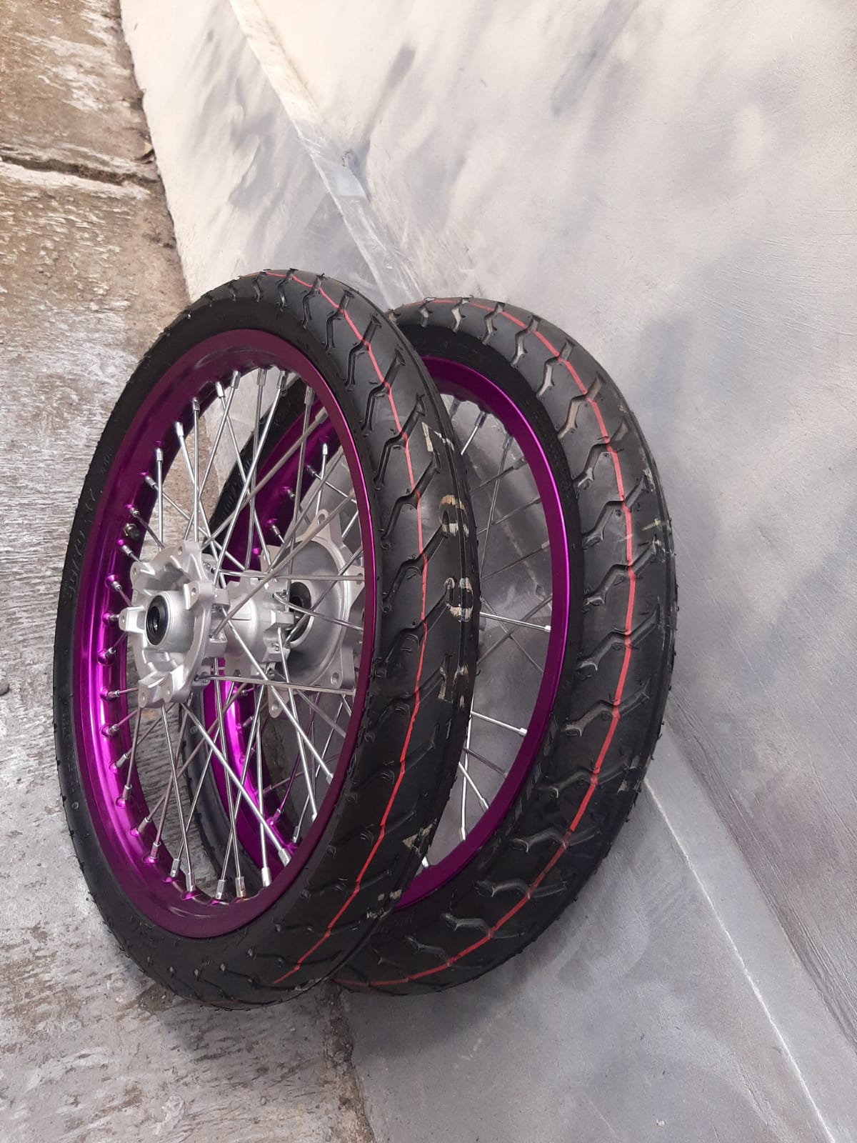 Ban Set Cacing CRF Roda Supermoto Herex CRF Ban Cacing CRF 150 Harga  1,950,000 Ringgit*Penghantaran Percuma