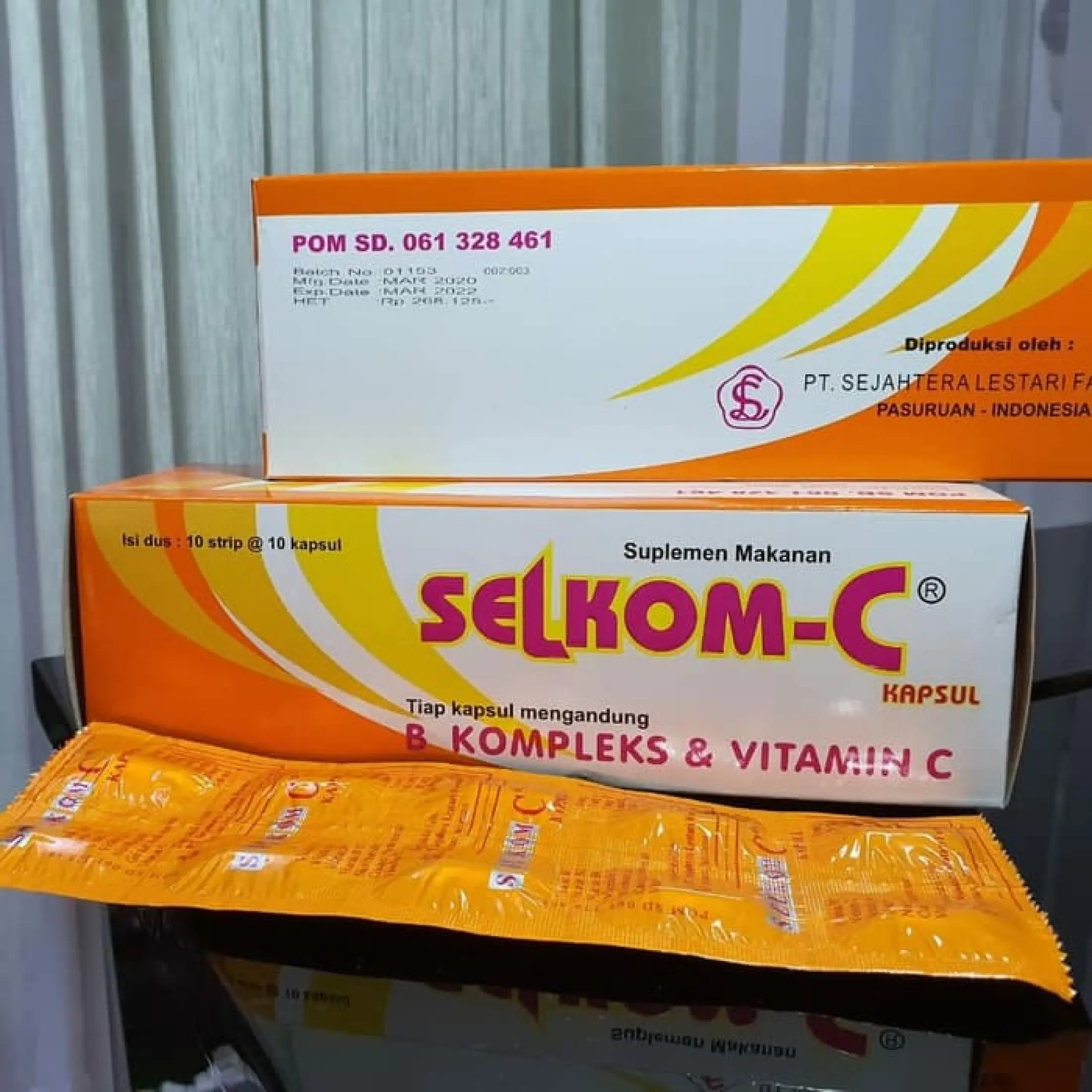 1 Strip Isi 10 Kapsul Selkom C Multivitamin Suplemen Vitamin C 500mg Dan Vit B Kompleks Lazada Indonesia