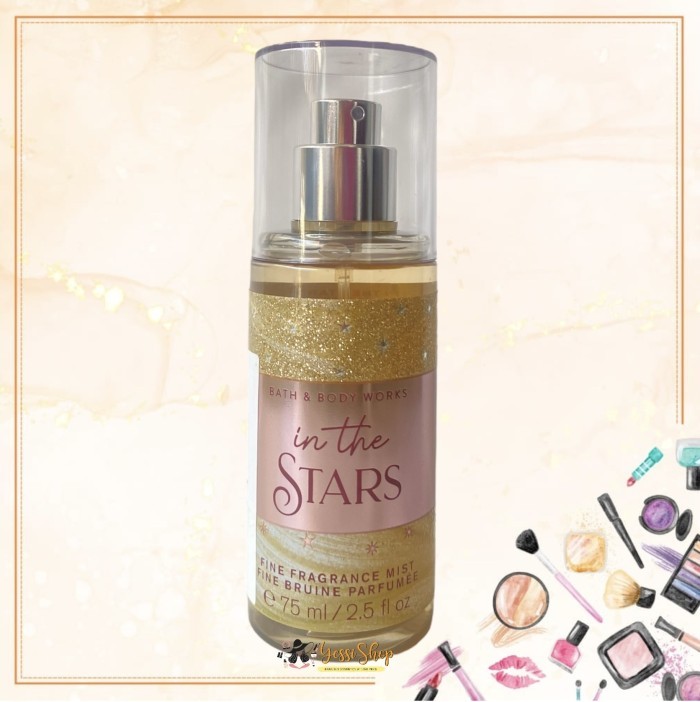 Oq xalatdagi yetuk uy bekasi oshxonada chekadi