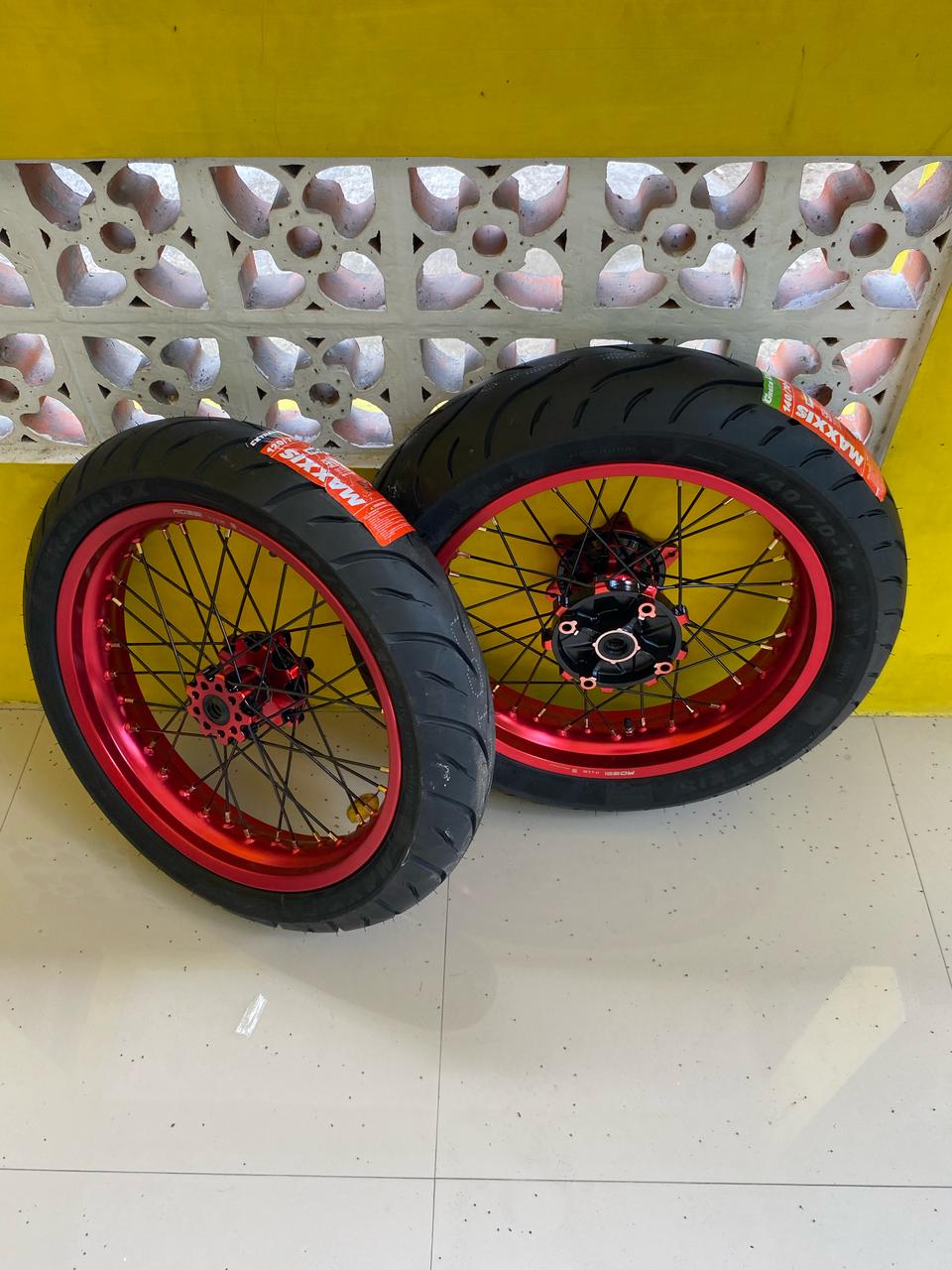 Roda Sumo CRF150L Ring 17 Wheelset CRF 300/350 Ban Maxxis Jumbo Baru Ukur 120 dan 140 Harga 3,215,000 rupiah*Gratis Ongkir