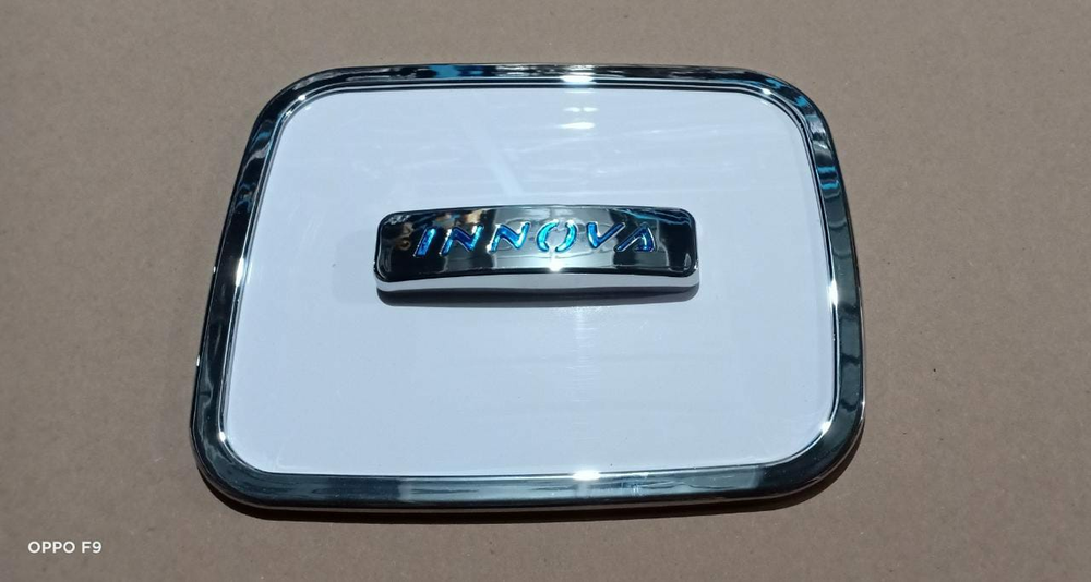 CE1-HYB-HFTDR TANK COVER TOYOTA INNOVA LAMA TANK COVER INNOVA ( semua innova , sebelum reborn, semua bisa pakai) TUTUP BENSIN TOYOTA INNOVA TUTUP BENSIN INNOVA TUTUP TANGKI TOYOTA INNOVA TUTUP TANGKI INNOVA HYBRID PUTIH LOGO BIRU Harga 40,000 rupiah*Gratis Ongkir