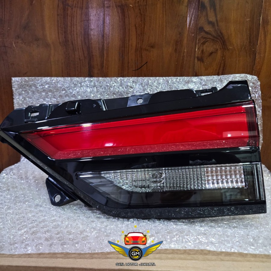 Lampu Stop-Stoplamp Belakang Kanan Toyota Innova Zenix 81580-VT020 Harga 850,000 rupiah*Gratis Ongkir